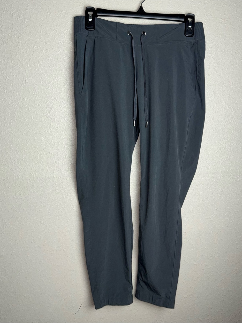 Athleta Gray Lightweight Jogger Pants Women’s 2P Petite Travel Hiking Athleisure